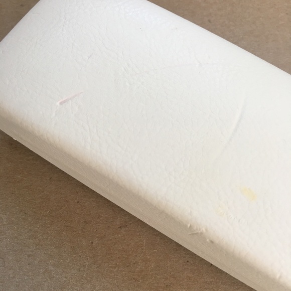 Versace eyeglasses hard case white with gold - Picture 6 of 8